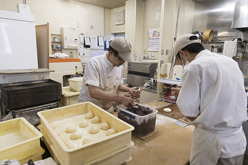 店内から見える作業場